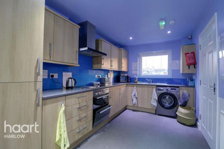 1 bedroom in a house share to rent - Photo 2
