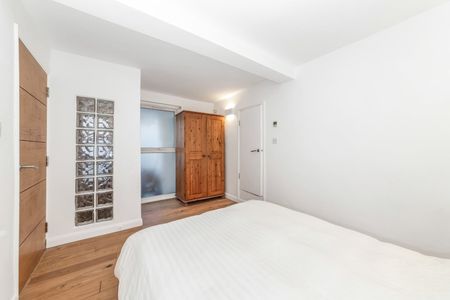 1 Bed Flat, Lee High Road, SE12 - Photo 3