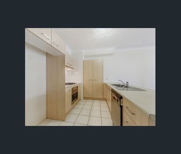 SPACIOUS ONE BEDROOM WITH EXTRA POWDER ROOM - Photo 2