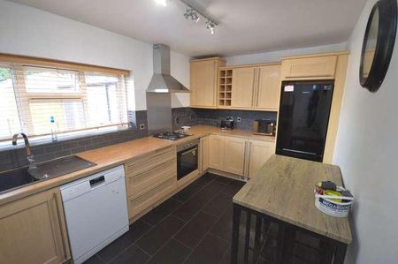 Lulworth Drive, Romford, RM5 - Photo 2