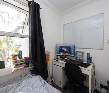 4 bedroom end of terrace house to rent - Photo 5