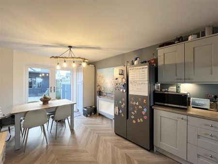 3 bedroom semi-detached house to rent - Photo 5