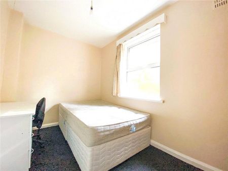 5 bedroom end of terrace house to rent - Photo 4