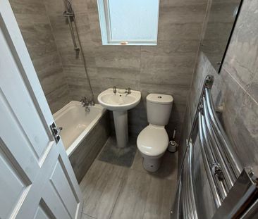 4 bedroom terraced house to rent - Photo 5