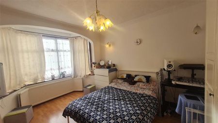 4 bedroom semi-detached house to rent - Photo 3