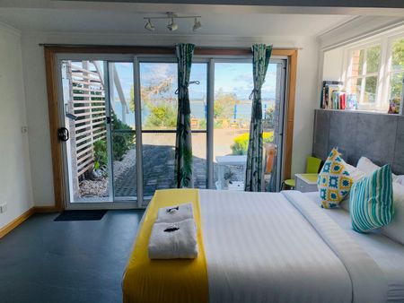 Waterfront, Fully furnished 1 Bedroom unit- Utilities included - Photo 3