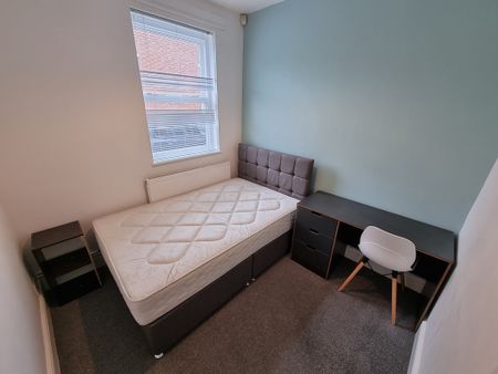 5 Bed Student Accommodation - Photo 5