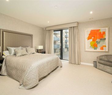 A contemporary four bedroom townhouse in a popular modern developme... - Photo 4