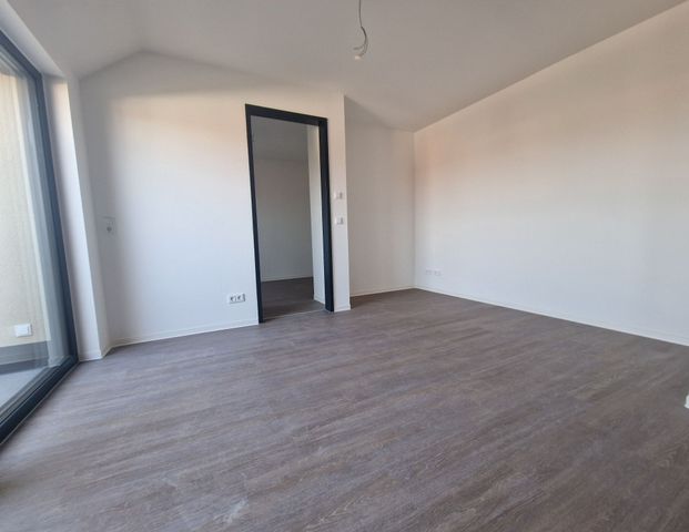 Helle 2-Raum-Dachgeschoßwohnung mit Balkon in Leipzig - Foto 1