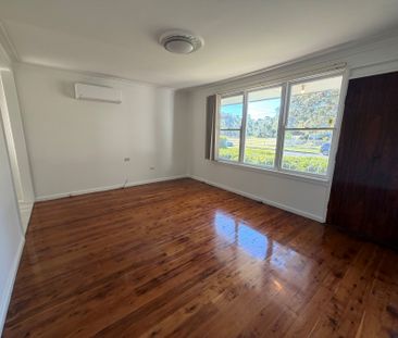 Freshly Painted home - Photo 4