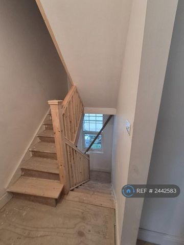 4 bedroom flat to rent - Photo 3