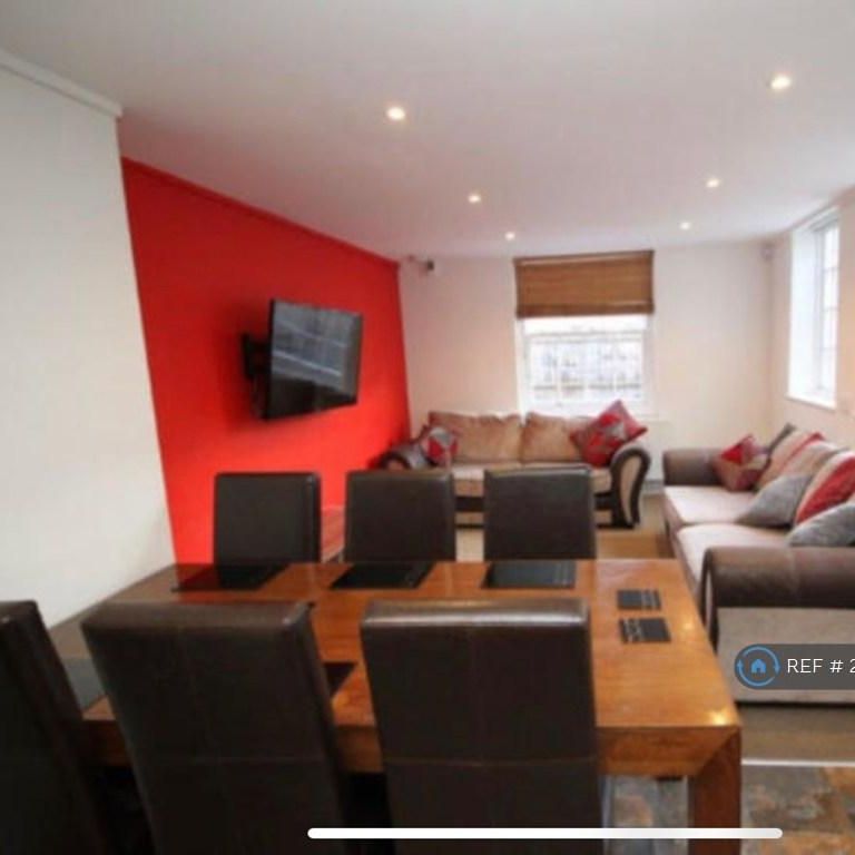 1 bedroom in a house share to rent - Photo 1