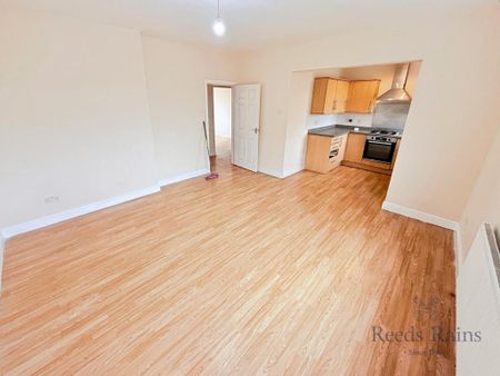 2 bedroom apartment to rent - Photo 2