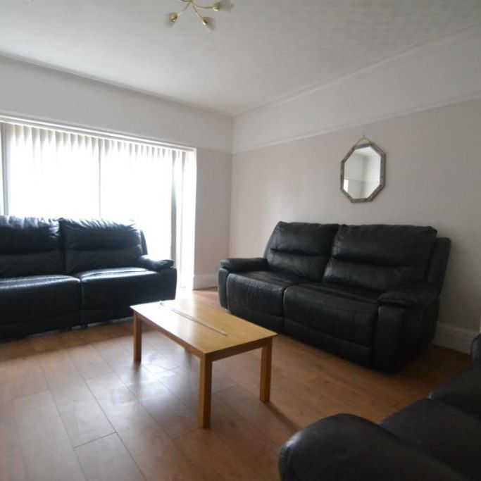 5 bedroom detached house to rent - Photo 1