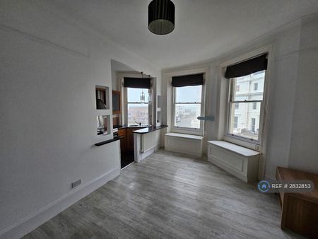 2 bedroom flat to rent - Photo 2