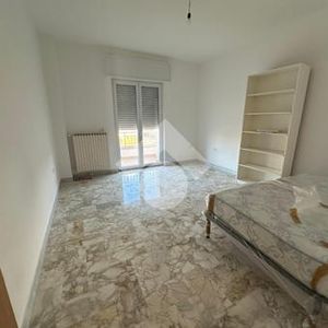 Trilocale in affitto - Photo 2
