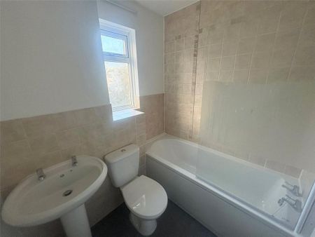 2 bedroom semi-detached house to rent - Photo 5