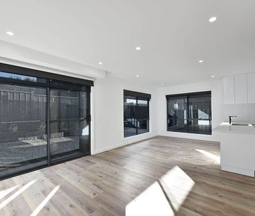 Street-Fronted Family Living in a Convenient Maribyrnong Location - Photo 1