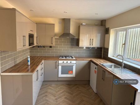 3 bedroom terraced house to rent - Photo 4