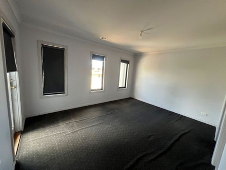 Spendid 3Br Townhouse in Sunshine West! - Photo 5