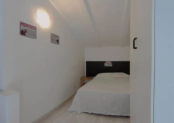 Calle de Antonio Zamora, Madrid, Community of Madrid 28011