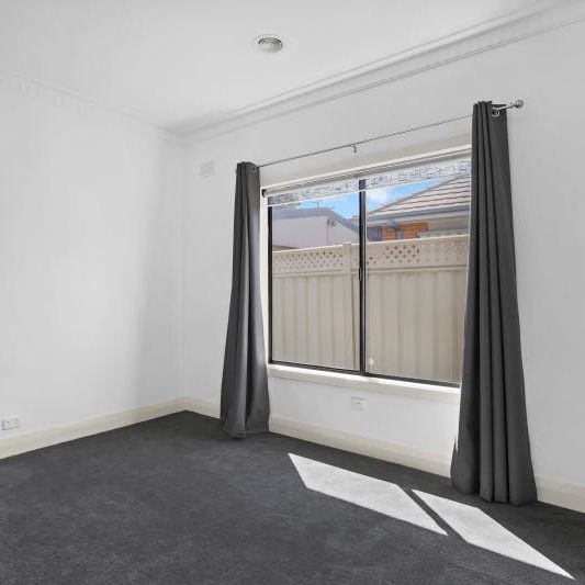 Beautifully renovated - Photo 1