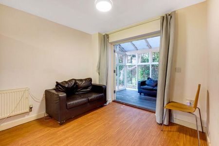 5 bedroom semi-detached house to rent - Photo 4