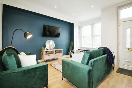 1 bedroom in a house share to rent - Photo 2