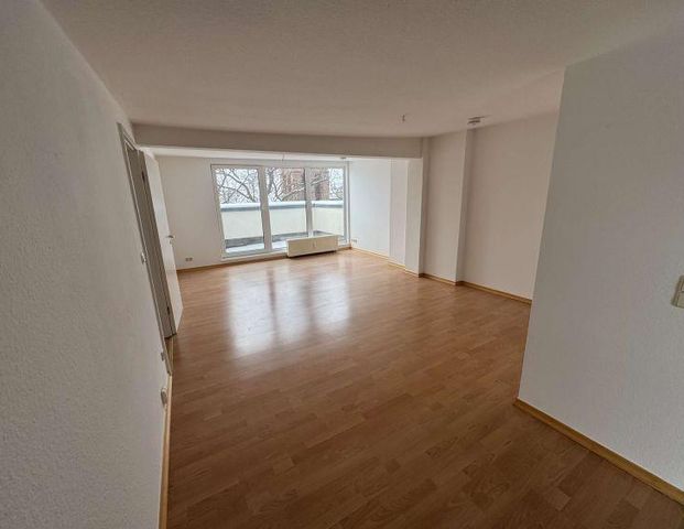 2-Raum-Dachgeschosswohnung mit Dachterrasse, Küche, Badewanne zu vermieten! - Foto 1