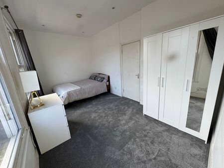 3 Bed Flat, Brixton Road, SW9 - Photo 4