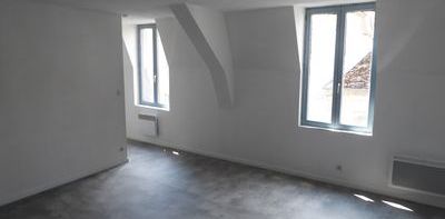 À louer / Appartement F3 DUPLEX / BESANCON CENTRE VILLE - PROCHE MAIRIE 1 C rue Mégevand - Photo 2