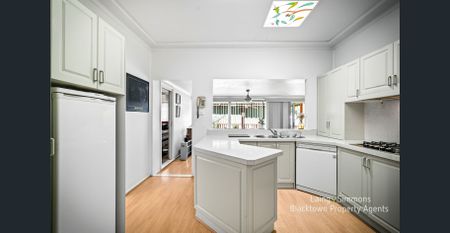 FAIRFIELD WEST CHARM! - Photo 2