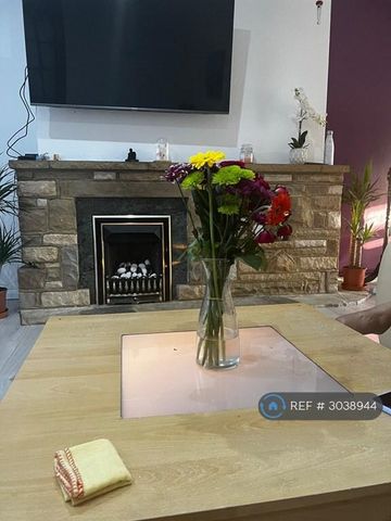3 bedroom end of terrace house to rent - Photo 2