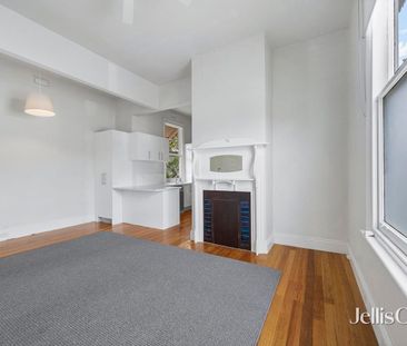 Two-bedroom Cottage in popular location! - Photo 6