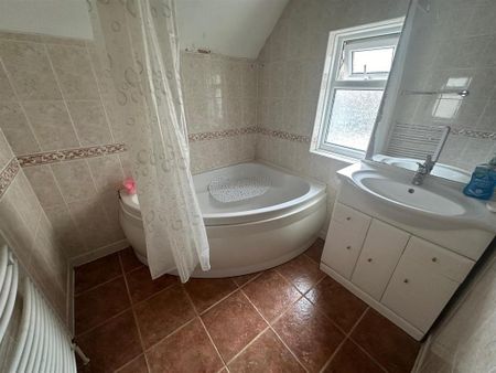 1 bedroom in a house share to rent - Photo 4