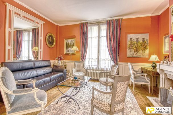 Tout savoir sur cette maison dans le quartier Saint Louis, à Versailles - Photo 1