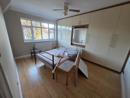 5 Bed Semi-Detached House, Georgian Court, HA9 - Photo 3