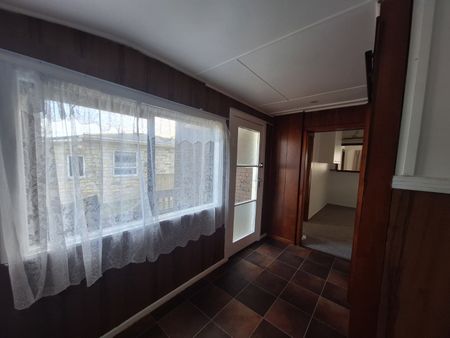 Lovely family home - Photo 3