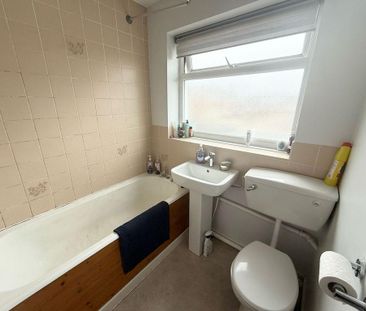 3 bedroom semi-detached house to rent - Photo 6