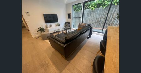 Fully furnished sunlit 2bedroom apartment - Photo 3