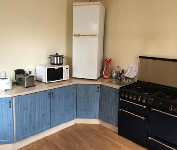 10 bedroom house of multiple occupation to rent - Photo 1