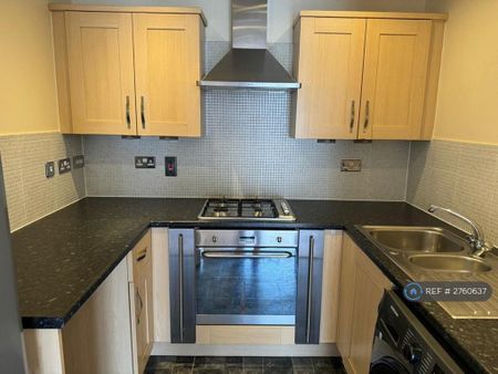 2 bedroom flat to rent - Photo 5