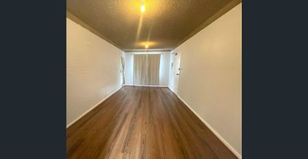 MODERN UNIT! - Photo 3