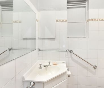 Bright, Friendly & Modern Two Bedroom Home in a Sought-After Location - Photo 3