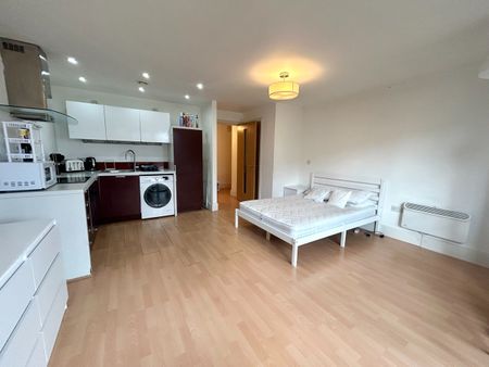Studio Flat, Southside, B5 - Photo 3