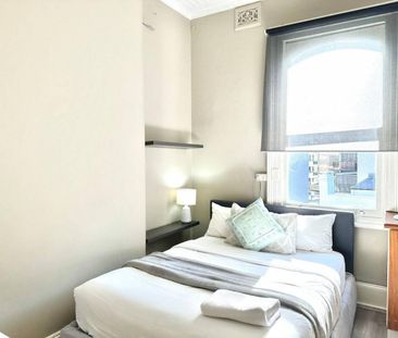 Room for Rent in the Heart of Oxford Street - Photo 1
