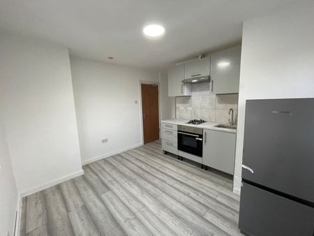 1 Bed Flat, Harrow Road, HA0 - Photo 2