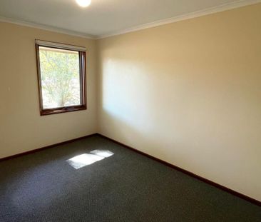 Spacious & Accessible 3-Bedroom Home in Hackham West - Photo 4