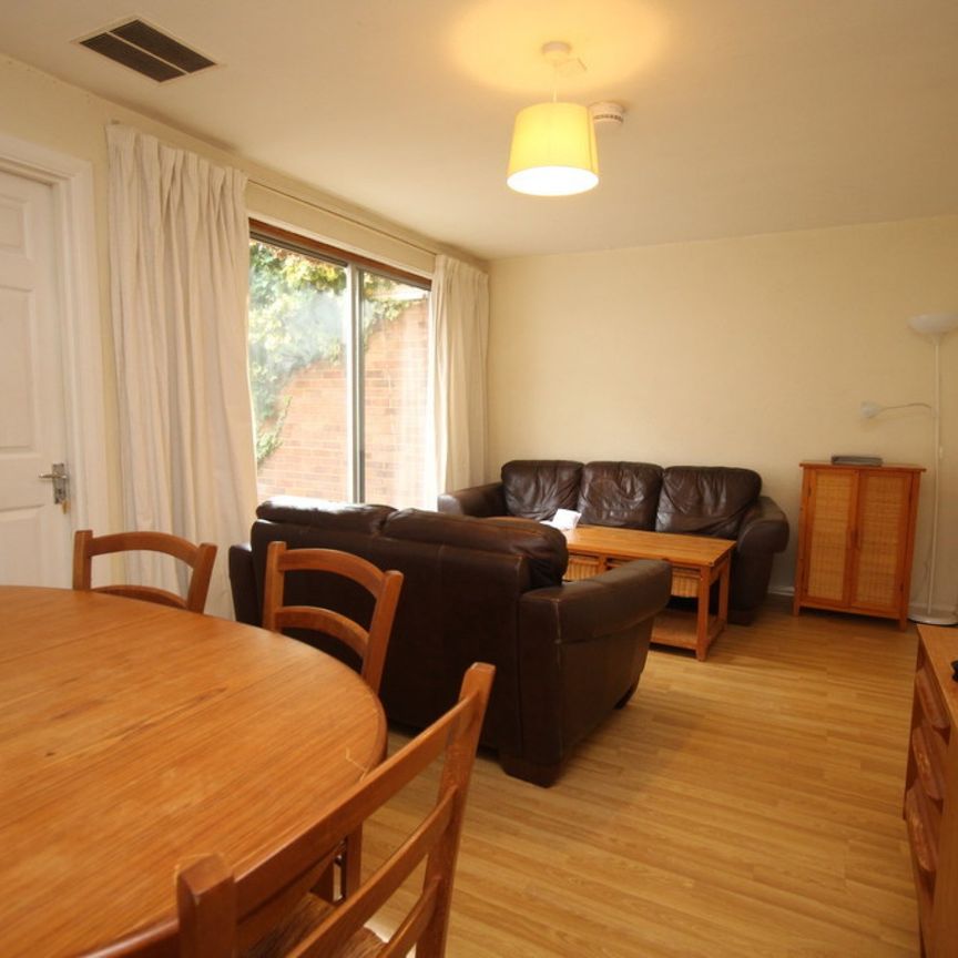 5 bedroom Property to rent - Photo 1