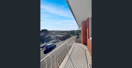 Brand newly renovated! This fabulous ground floor 2-bedroom unit has had a full make over. - Photo 4